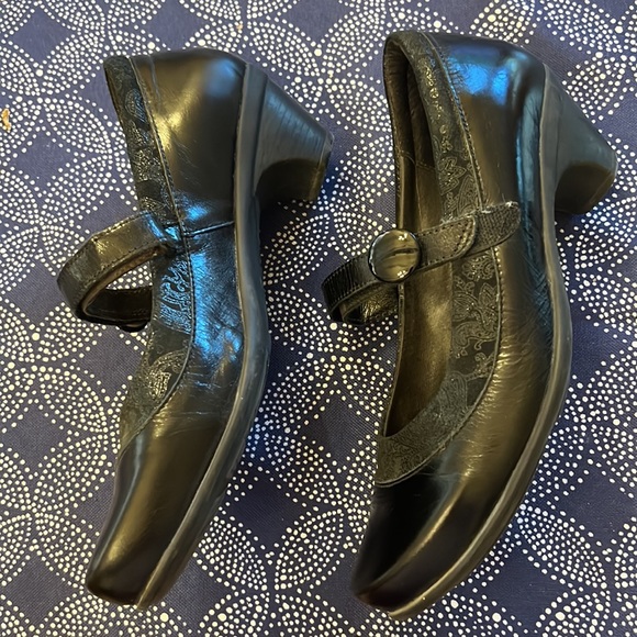 Naot Mary Janes -Size 39 - Picture 2 of 4